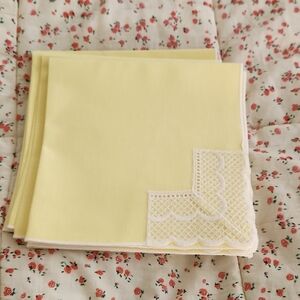 Set Of 8 Yellow with White Lace Trim Dinner Napkins 17" X 17"
